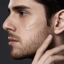 Men Total Revitalizer Light Fluid 70 ml