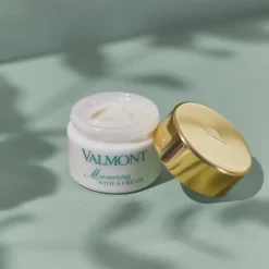 MOISTURIZING WITH A CREAM 50 ML