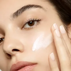 YVES SAINT LAURENT PURE SHOTS AIRTHIN UV DEFENDER